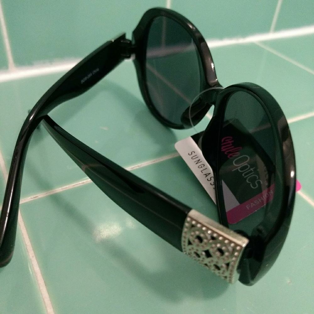 Sunglasses - Picture 6 of 6